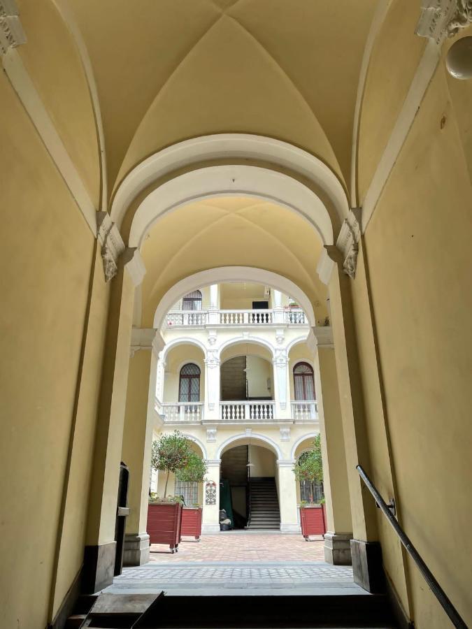Cosy Gallery Flat In Akacfa St. Budapest Luaran gambar