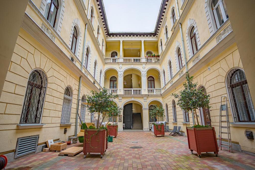 Cosy Gallery Flat In Akacfa St. Budapest Luaran gambar